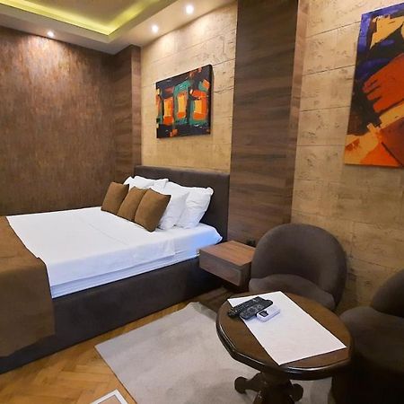 Stan Na Dan Apartman D Lux Jacuzzi Kragujevac Exterior photo
