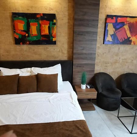 Stan Na Dan Apartman D Lux Jacuzzi Kragujevac Exterior photo