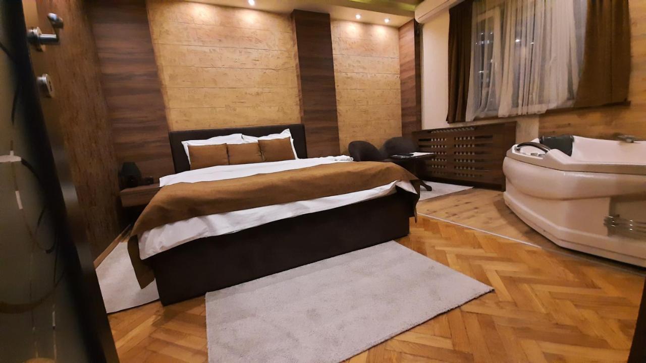 Stan Na Dan Apartman D Lux Jacuzzi Kragujevac Exterior photo