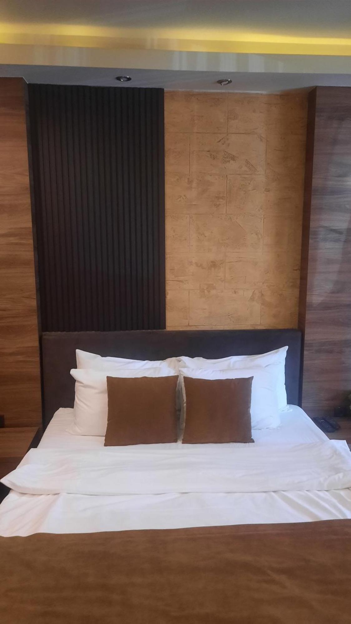 Stan Na Dan Apartman D Lux Jacuzzi Kragujevac Exterior photo