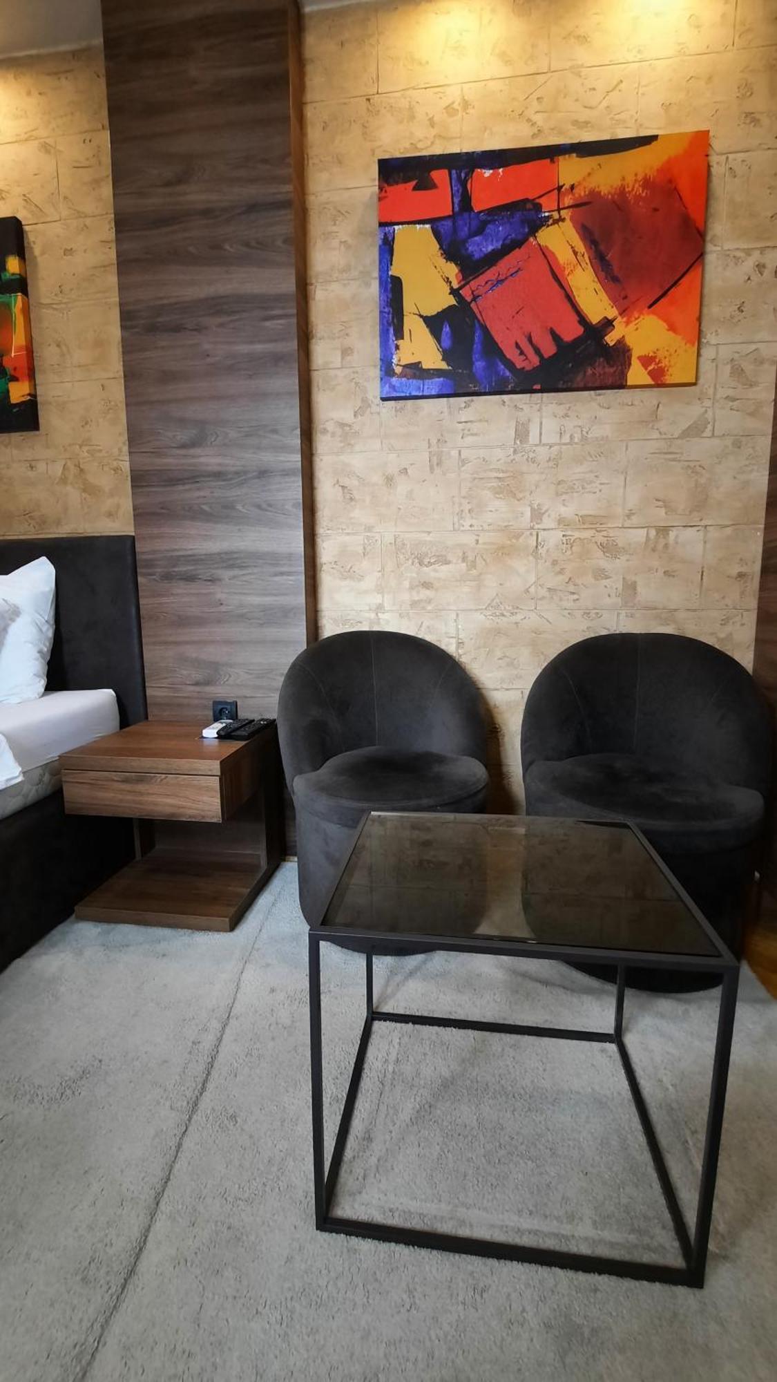 Stan Na Dan Apartman D Lux Jacuzzi Kragujevac Exterior photo