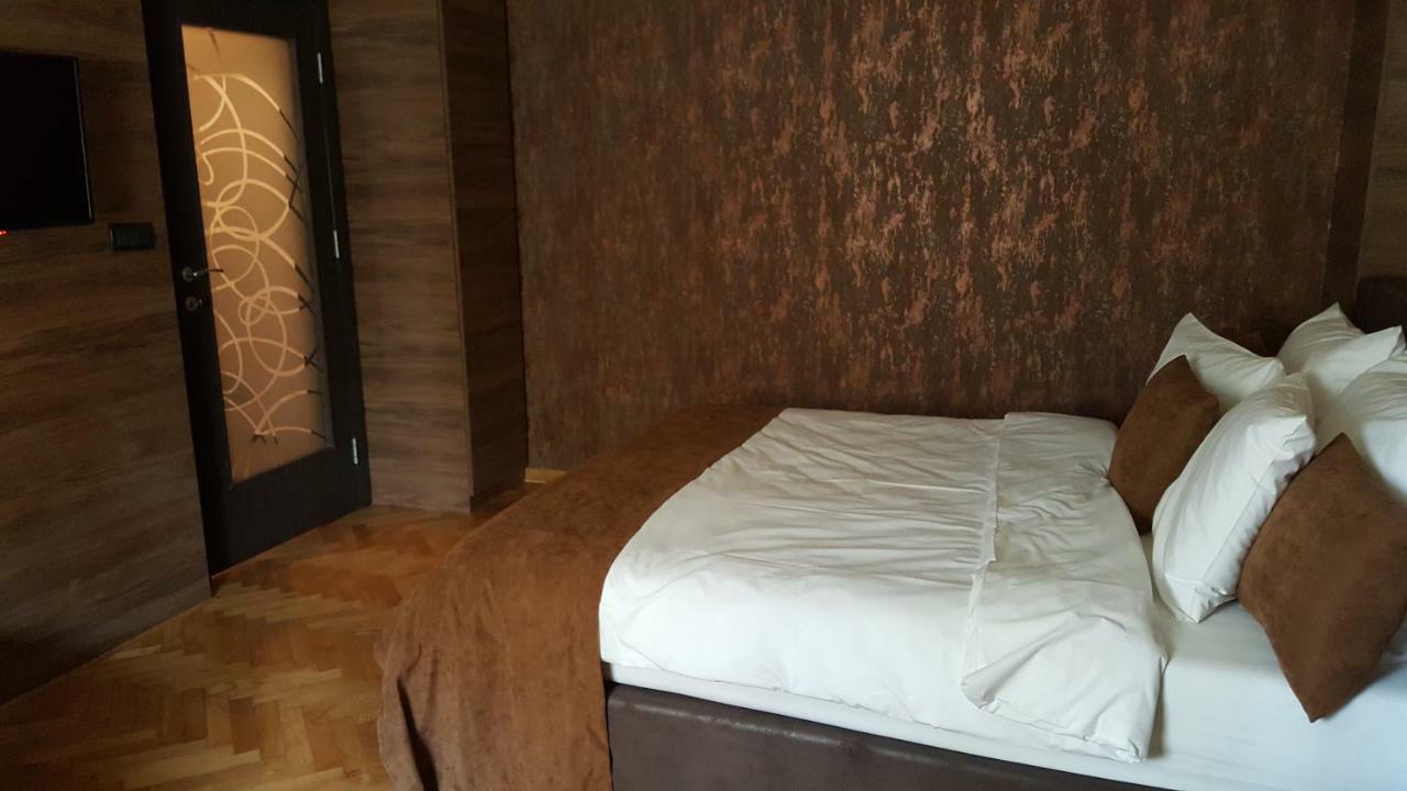 Stan Na Dan Apartman D Lux Jacuzzi Kragujevac Exterior photo