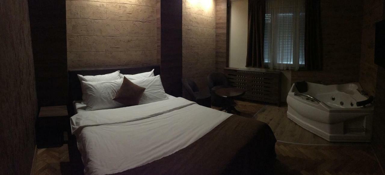 Stan Na Dan Apartman D Lux Jacuzzi Kragujevac Exterior photo